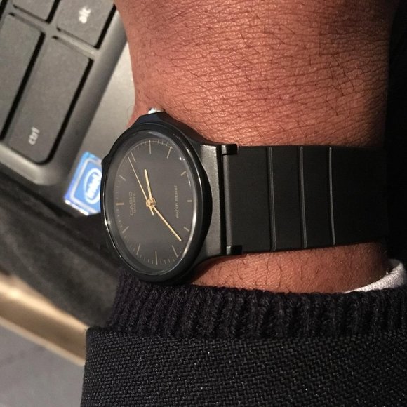 Casio Men's MQ24-1E Black Resin Watch - Picture 5 of 7